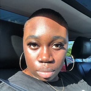 Meet your Posher, Akosua